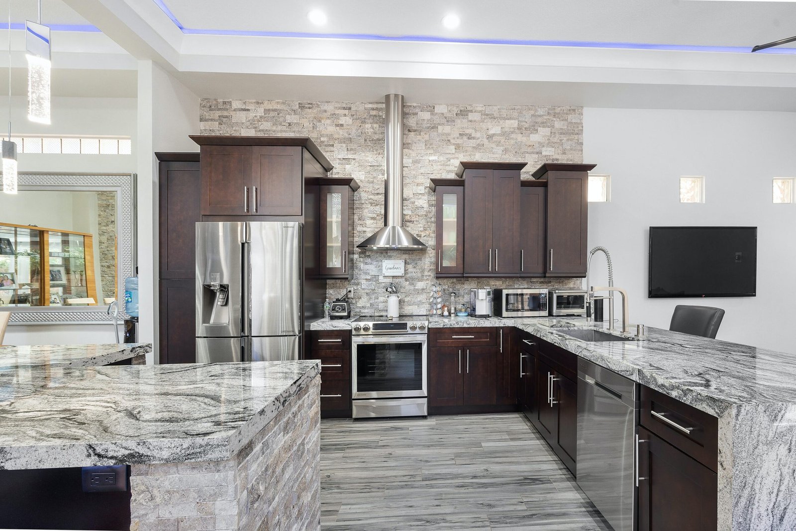 Gulf-Marble-with-the-Best-kitchen-marble-countertop-in-Dubai 2